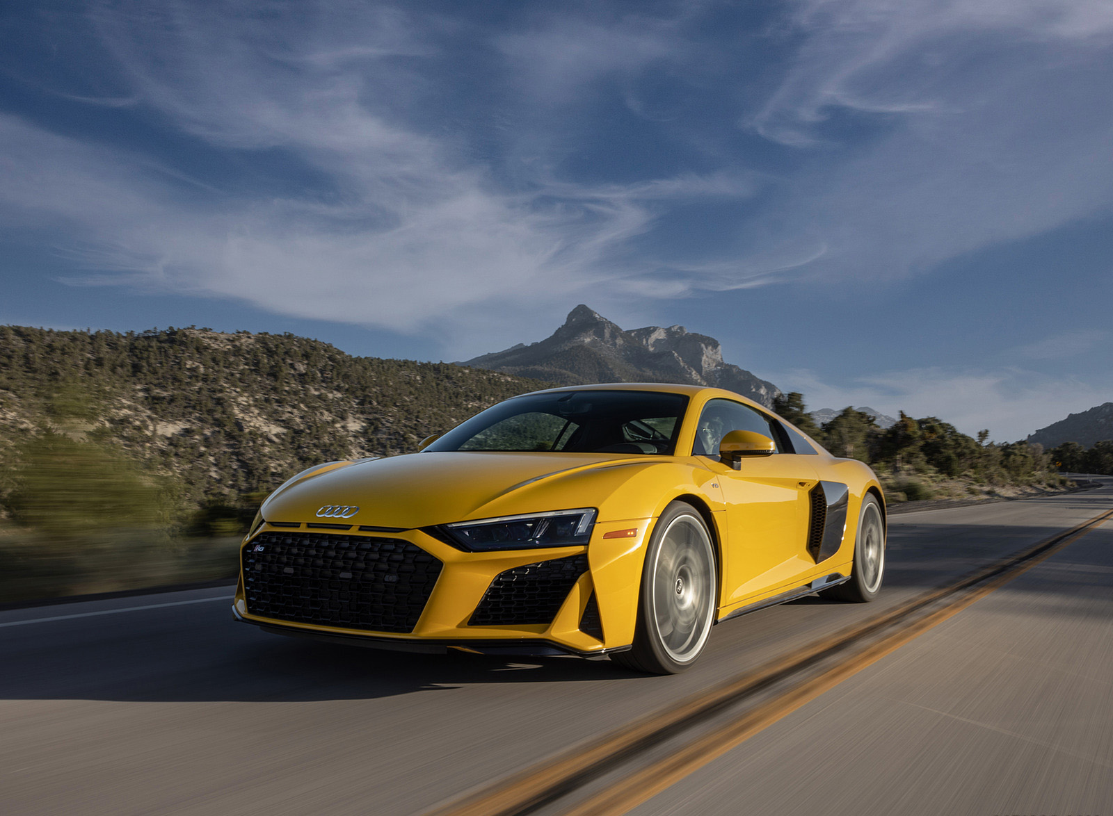 2022 Audi R8 Coupe (US-Spec) Front Three-Quarter Wallpapers (4)
