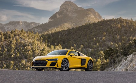 2022 Audi R8 Coupe (US-Spec) Front Three-Quarter Wallpapers 450x275 (7)
