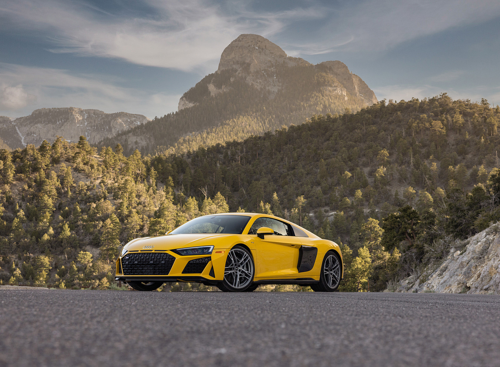 2022 Audi R8 Coupe (US-Spec) Front Three-Quarter Wallpapers #7 of 41