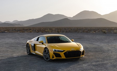 2022 Audi R8 Coupe (US-Spec) Front Three-Quarter Wallpapers 450x275 (17)