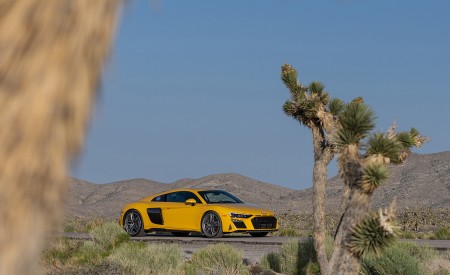 2022 Audi R8 Coupe (US-Spec) Front Three-Quarter Wallpapers 450x275 (6)