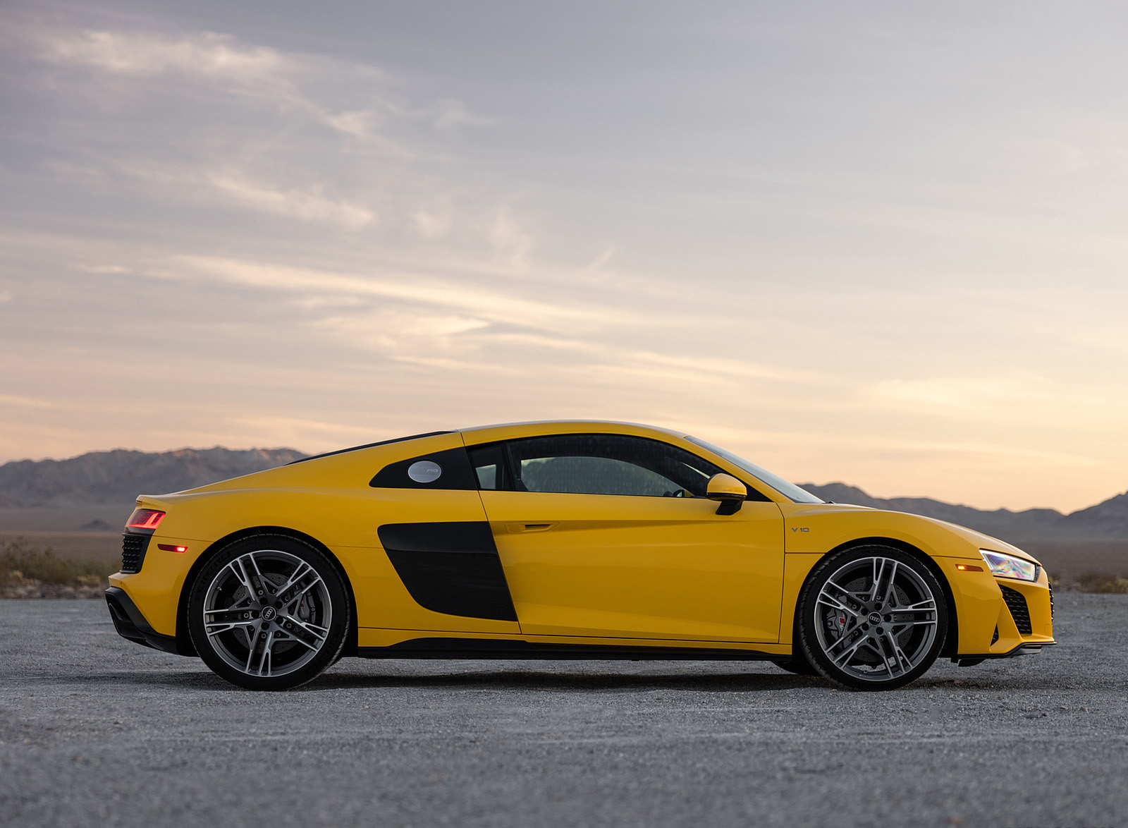 2022 Audi R8 Coupe (US-Spec) Side Wallpapers #16 of 41