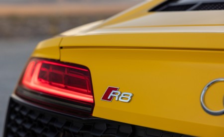 2022 Audi R8 Coupe (US-Spec) Tail Light Wallpapers 450x275 (35)