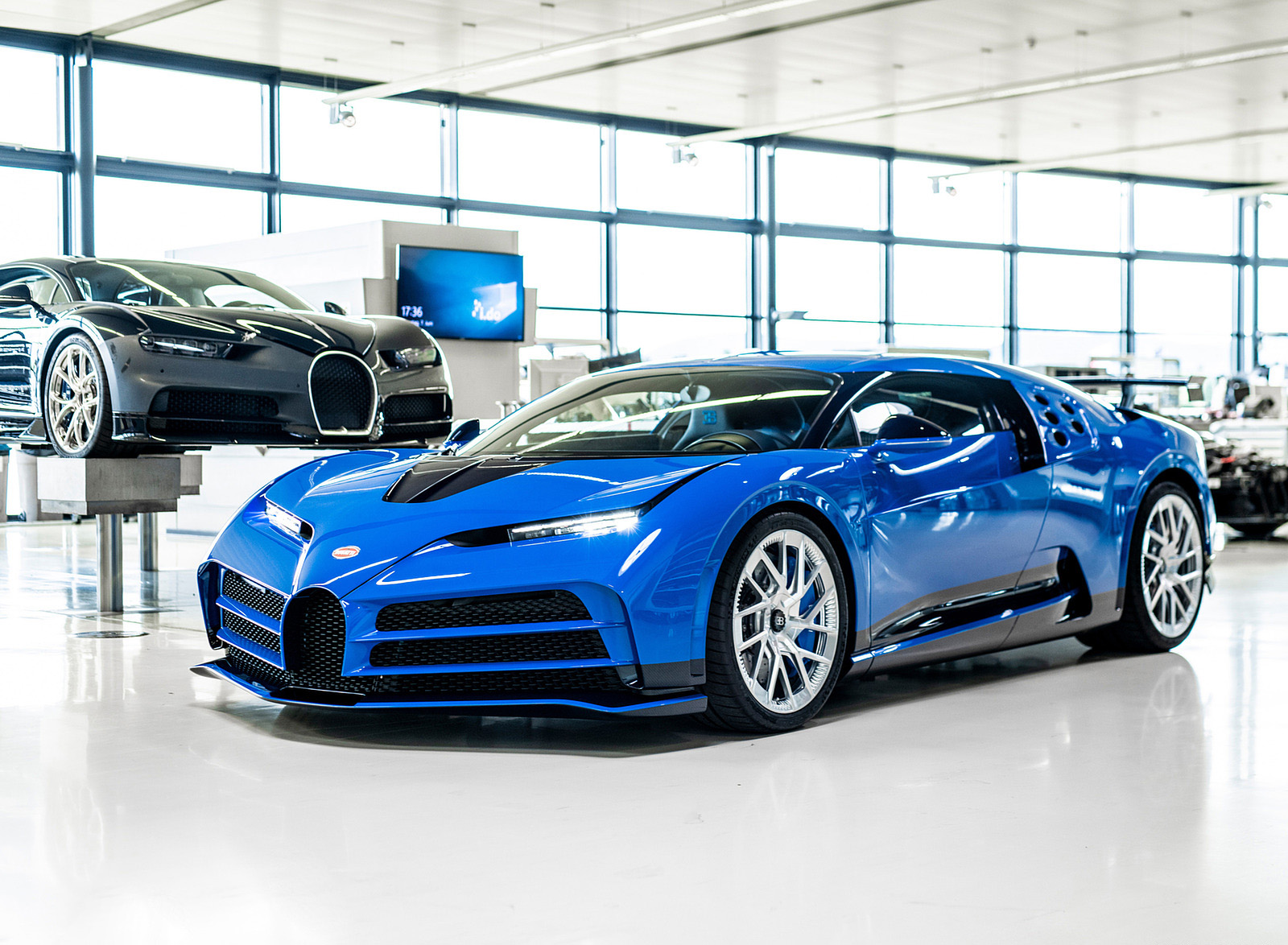 2022 Bugatti Centodieci First of Ten (Color: EB110 Blue) Front Three-Quarter Wallpapers (8)