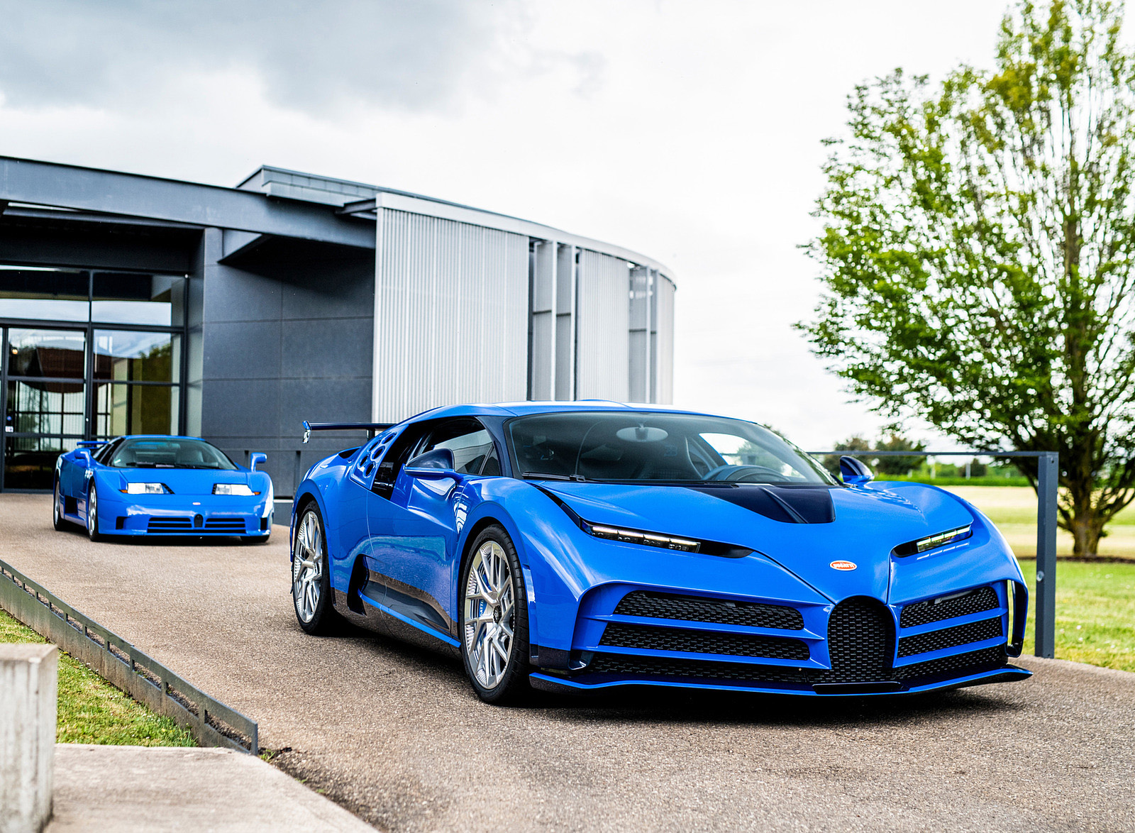 2022 Bugatti Centodieci First of Ten (Color: EB110 Blue) Front Three-Quarter Wallpapers (1)