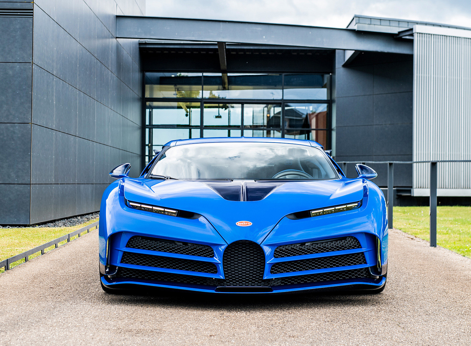 2022 Bugatti Centodieci First of Ten (Color: EB110 Blue) Front Wallpapers (2)