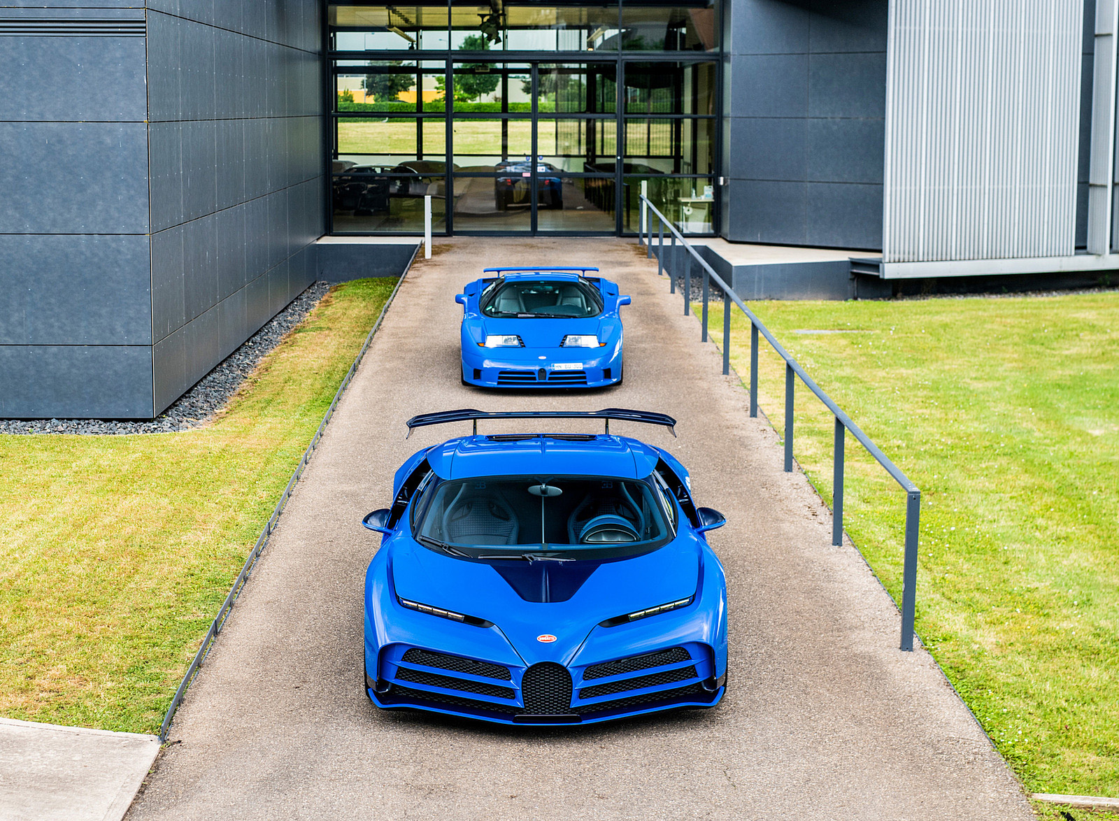 2022 Bugatti Centodieci First of Ten (Color: EB110 Blue) Front Wallpapers (3)