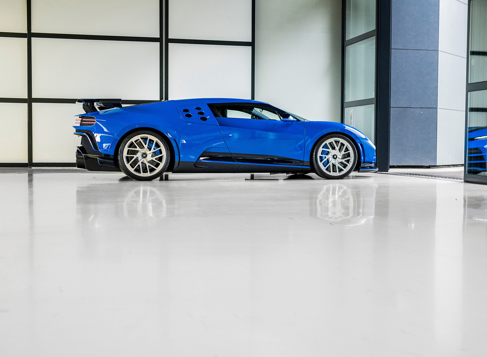 2022 Bugatti Centodieci First of Ten (Color: EB110 Blue) Side Wallpapers (9)