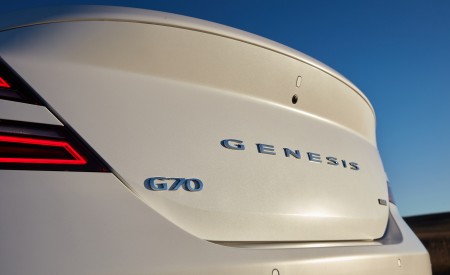 2022 Genesis G70 Sport with Luxury Pack Badge Wallpapers  450x275 (34)