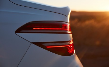 2022 Genesis G70 Sport with Luxury Pack Tail Light Wallpapers 450x275 (32)