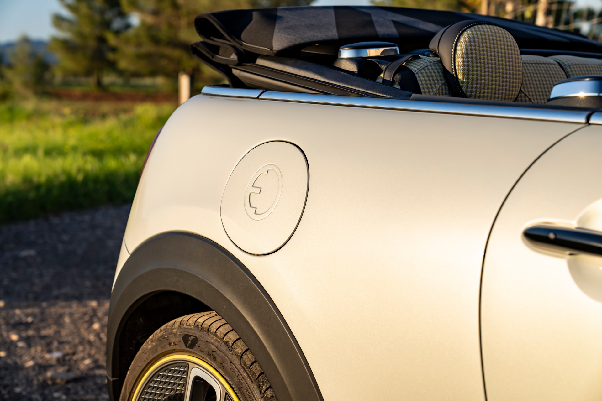 2022 Mini Cooper SE Convertible Concept Detail Wallpapers #137 of 273