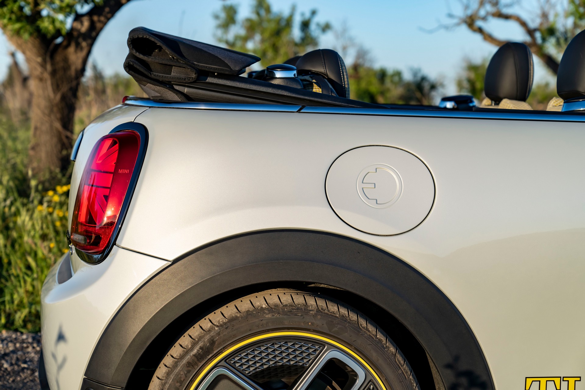 2022 Mini Cooper SE Convertible Concept Detail Wallpapers #138 of 273