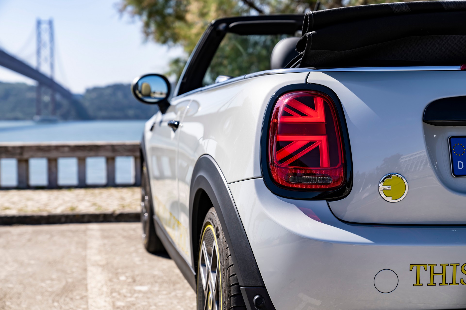 2022 Mini Cooper SE Convertible Concept Detail Wallpapers #96 of 273