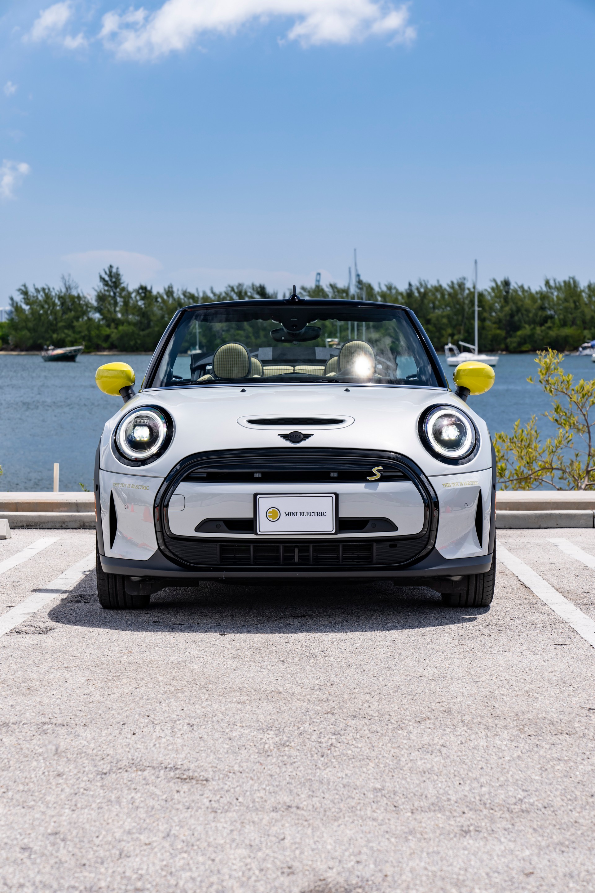 2022 Mini Cooper SE Convertible Concept Front Wallpapers  #237 of 273