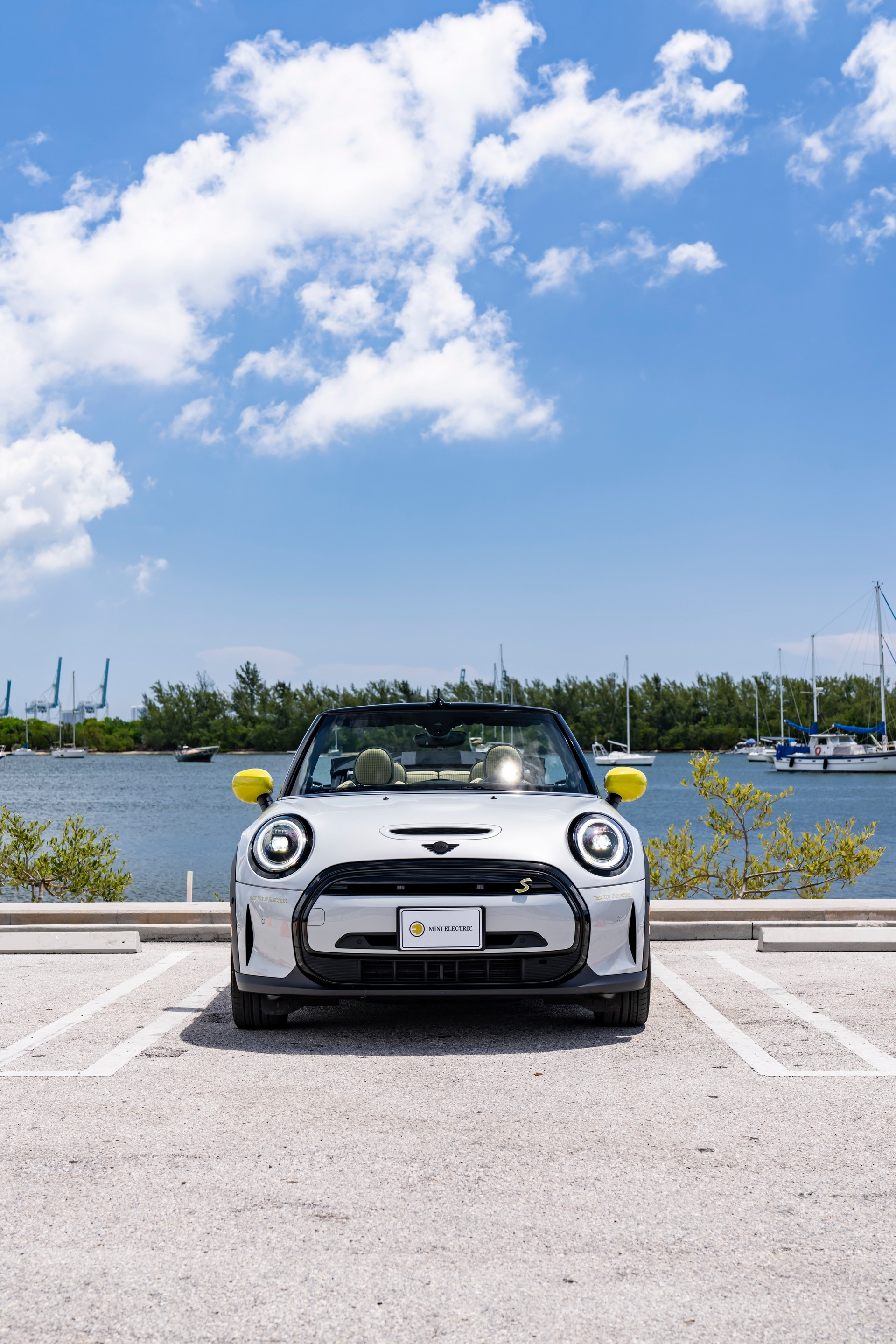 2022 Mini Cooper SE Convertible Concept Front Wallpapers #238 of 273