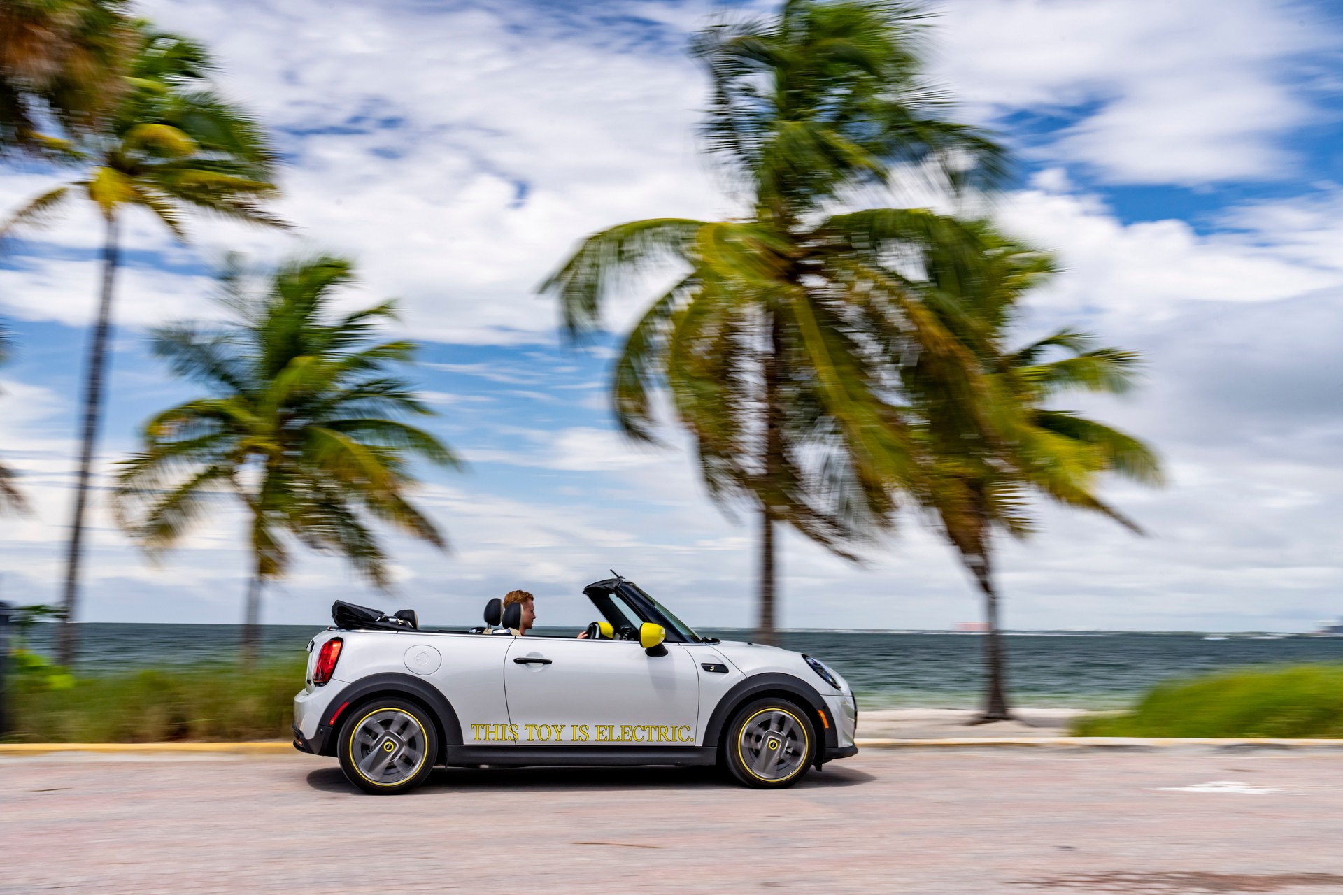 2022 Mini Cooper SE Convertible Concept Side Wallpapers  #204 of 273