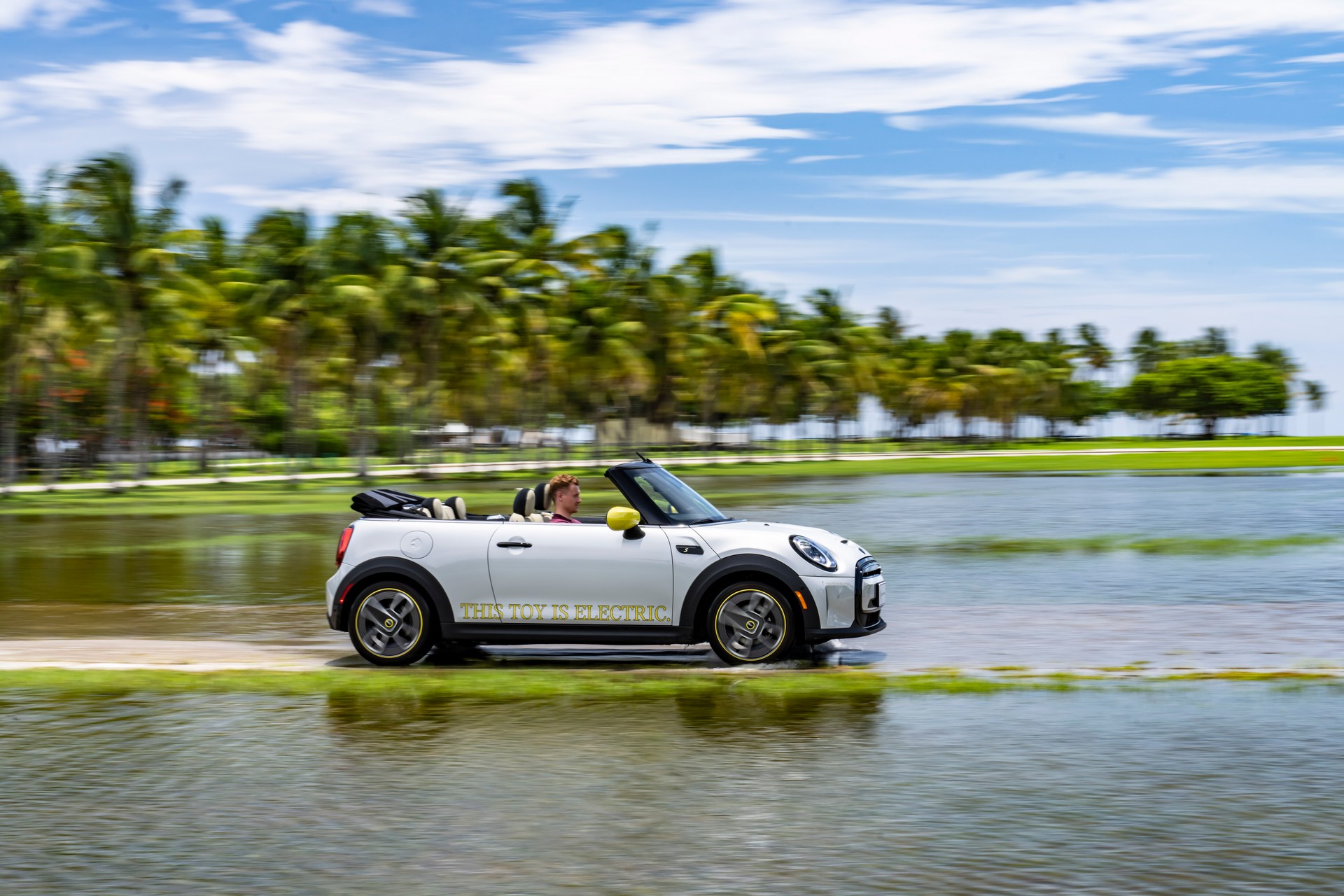 2022 Mini Cooper SE Convertible Concept Side Wallpapers #206 of 273