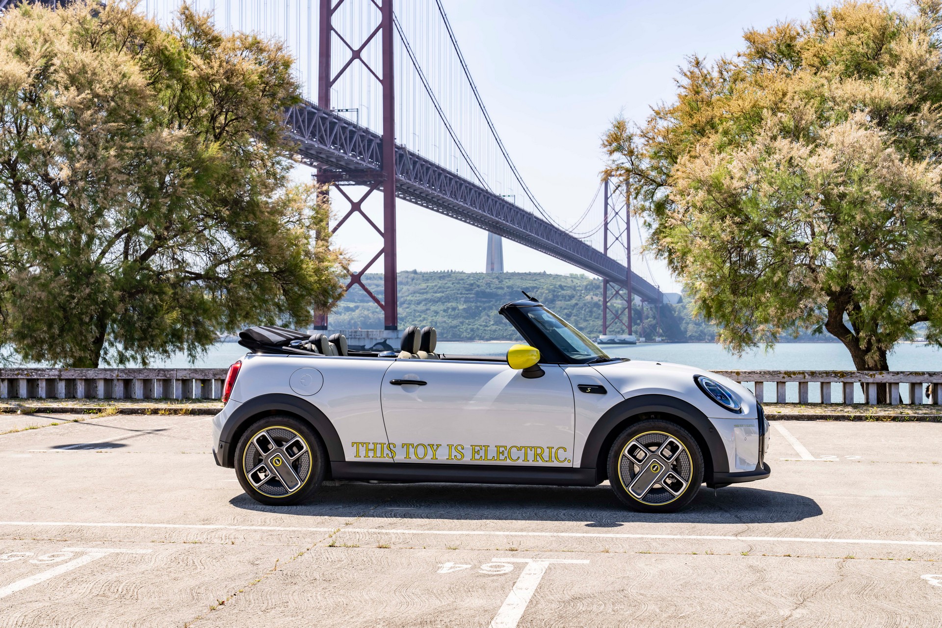 2022 Mini Cooper SE Convertible Concept Side Wallpapers #72 of 273