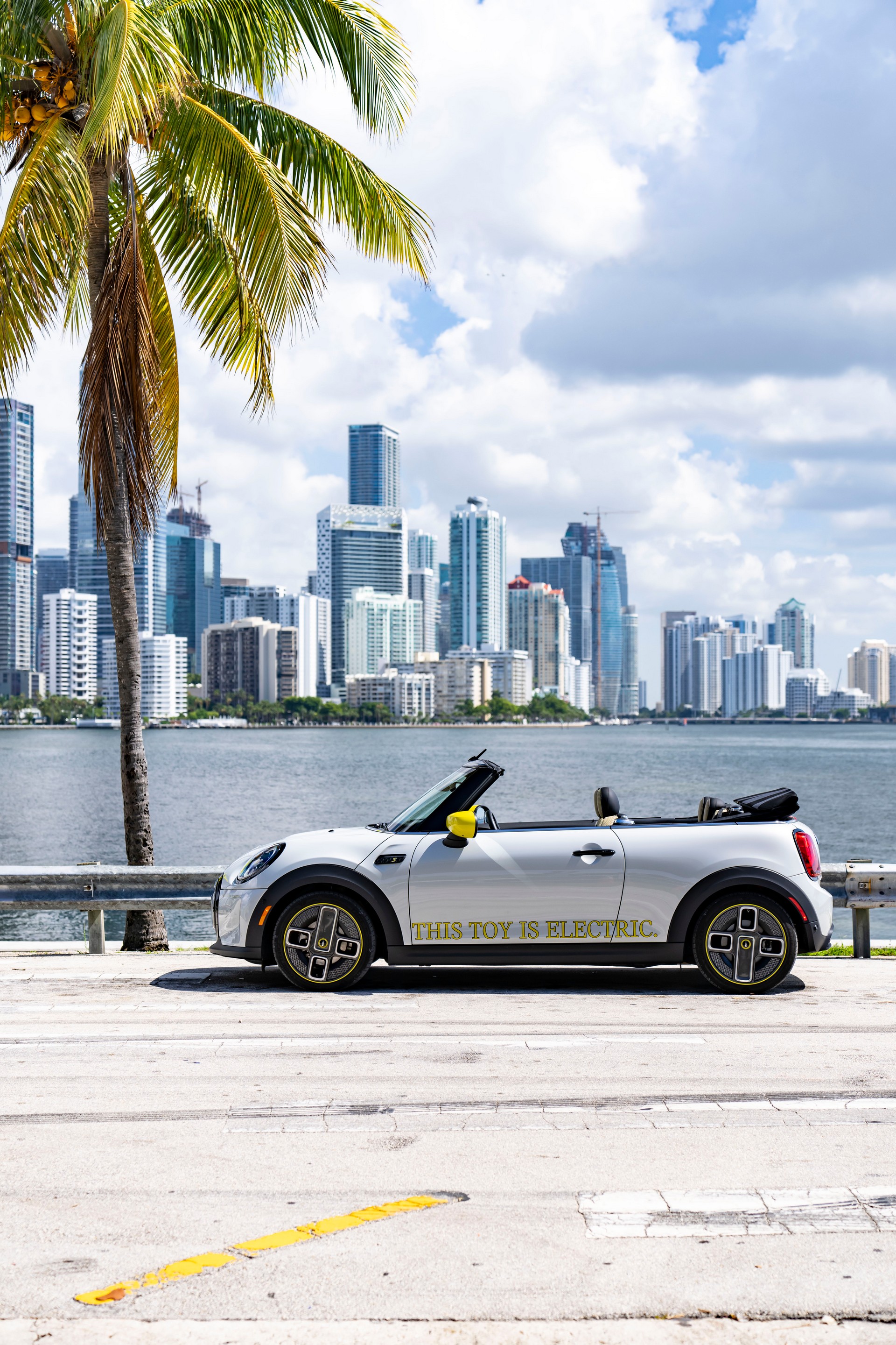 2022 Mini Cooper SE Convertible Concept Side Wallpapers #209 of 273