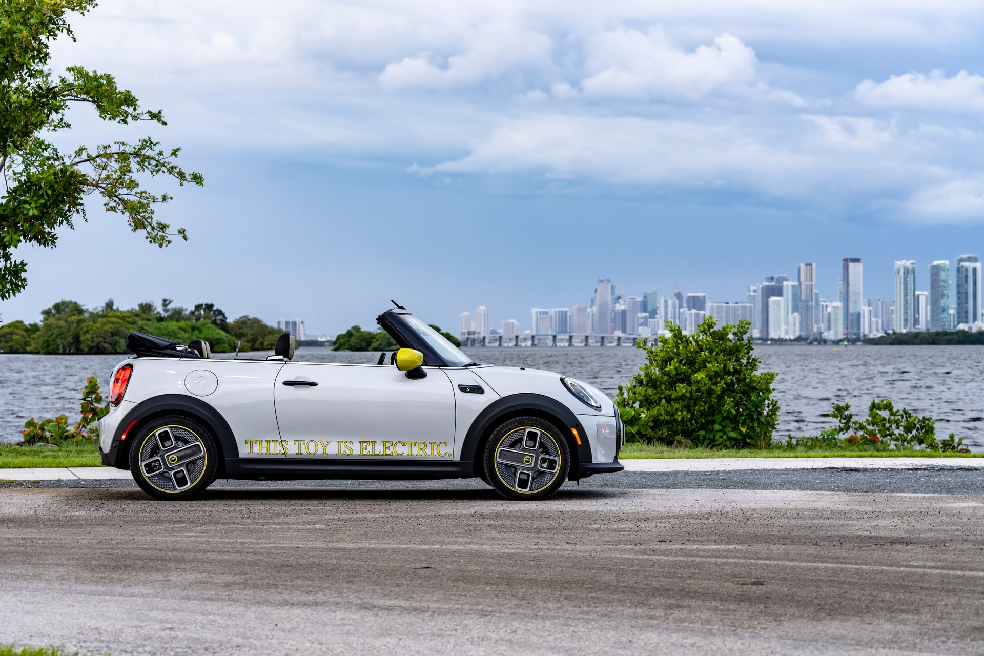 2022 Mini Cooper SE Convertible Concept Side Wallpapers #212 of 273