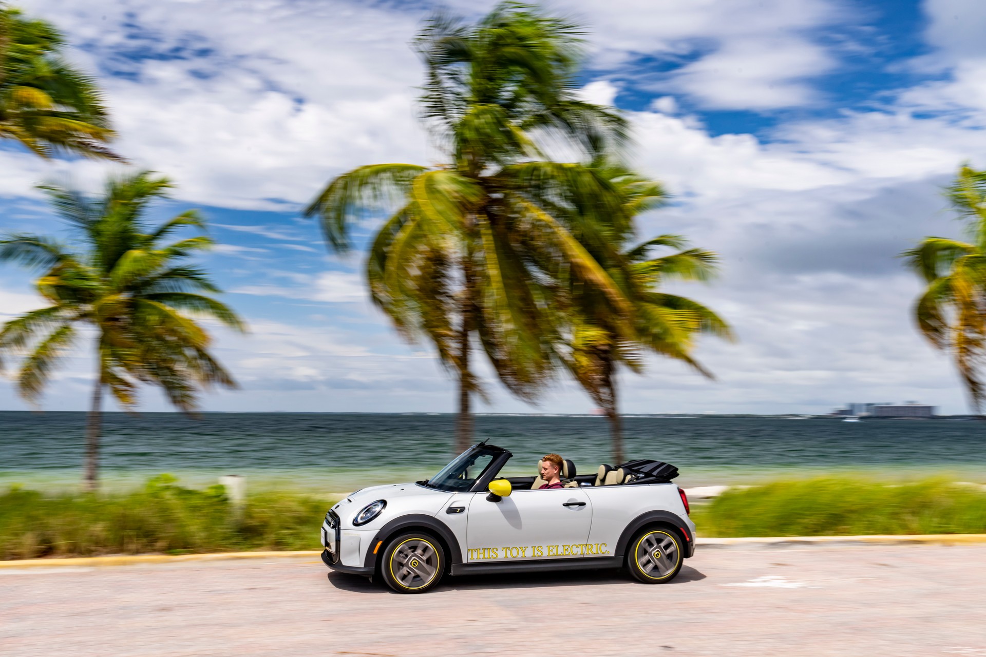 2022 Mini Cooper SE Convertible Concept Side Wallpapers #201 of 273