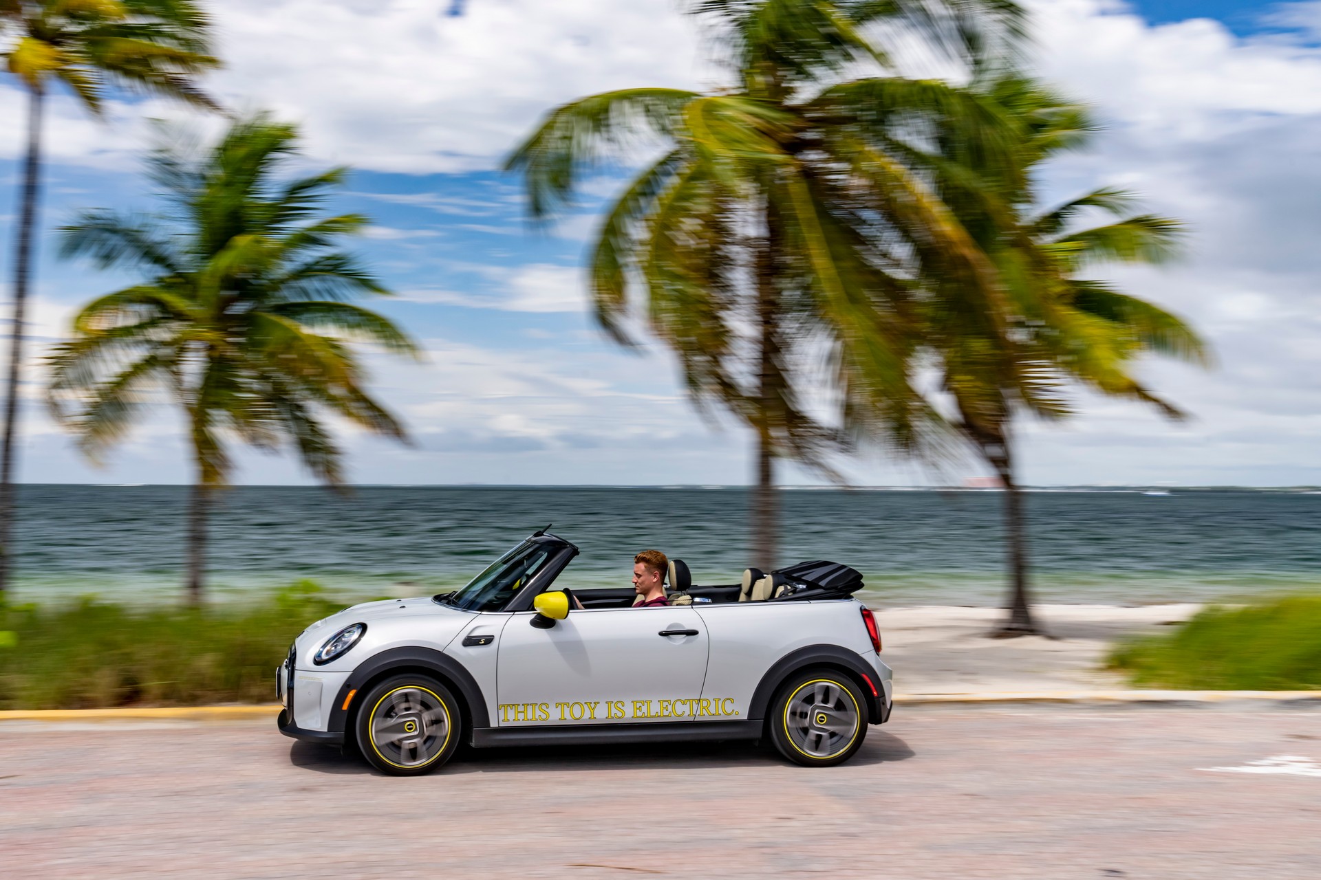2022 Mini Cooper SE Convertible Concept Side Wallpapers #202 of 273
