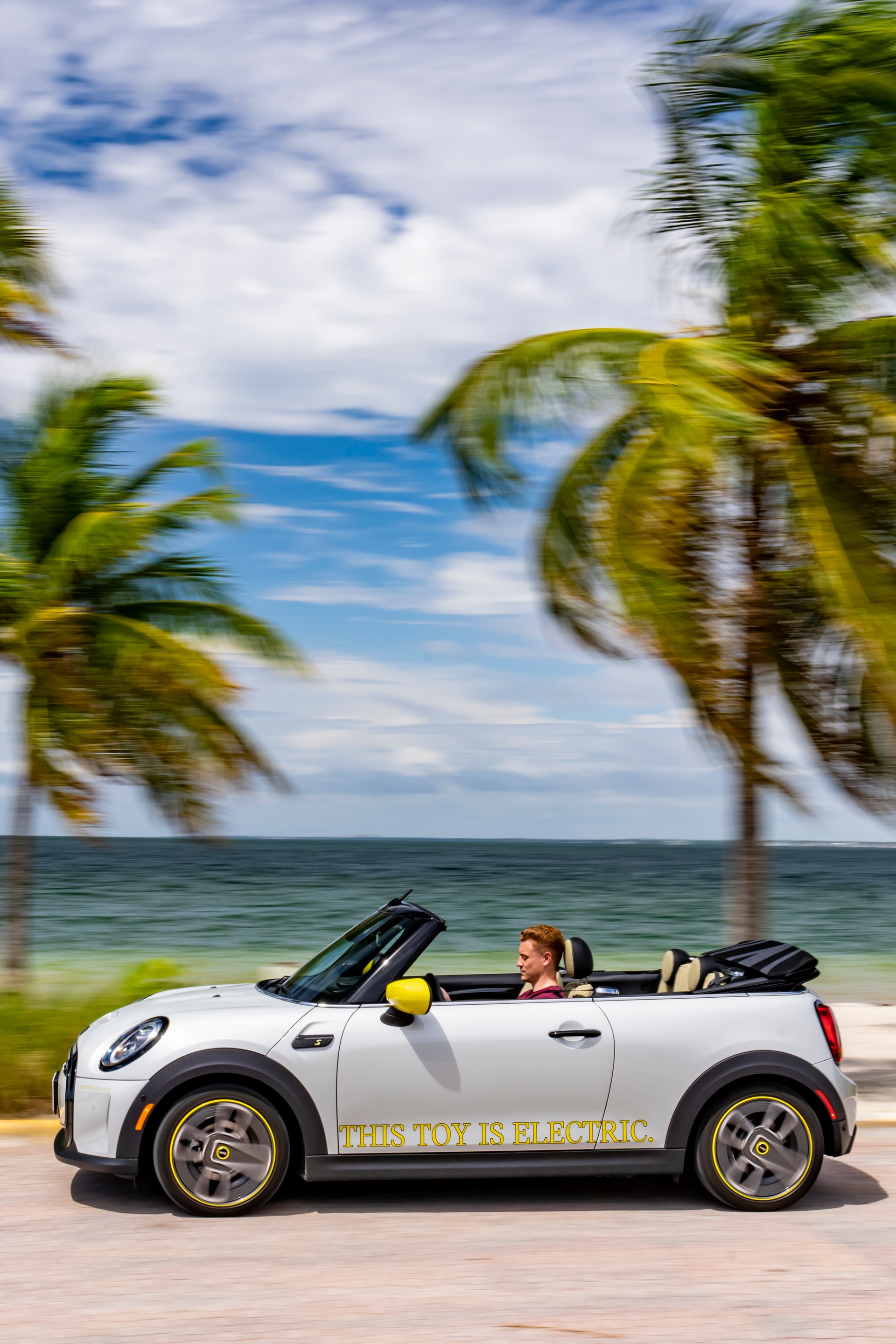 2022 Mini Cooper SE Convertible Concept Side Wallpapers #203 of 273