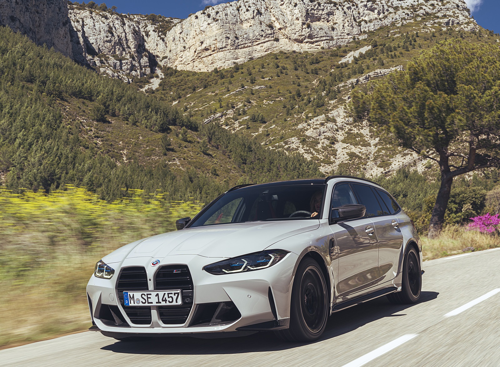 2023 BMW M3 Touring Front Three-Quarter Wallpapers (2)