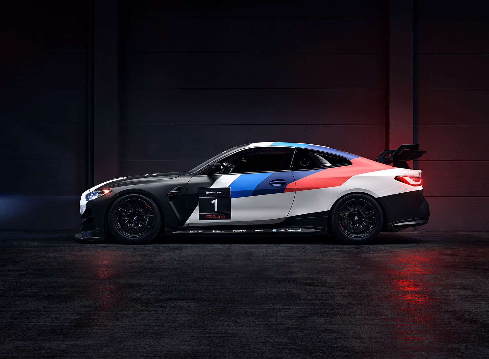 2023 BMW M4 GT4 Side Wallpapers (3)