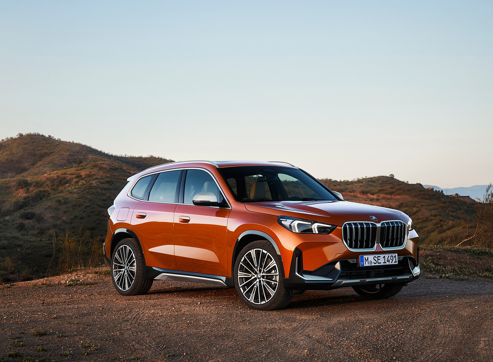 2023 BMW X1 xDrive23i Front Three-Quarter Wallpapers #42 of 175