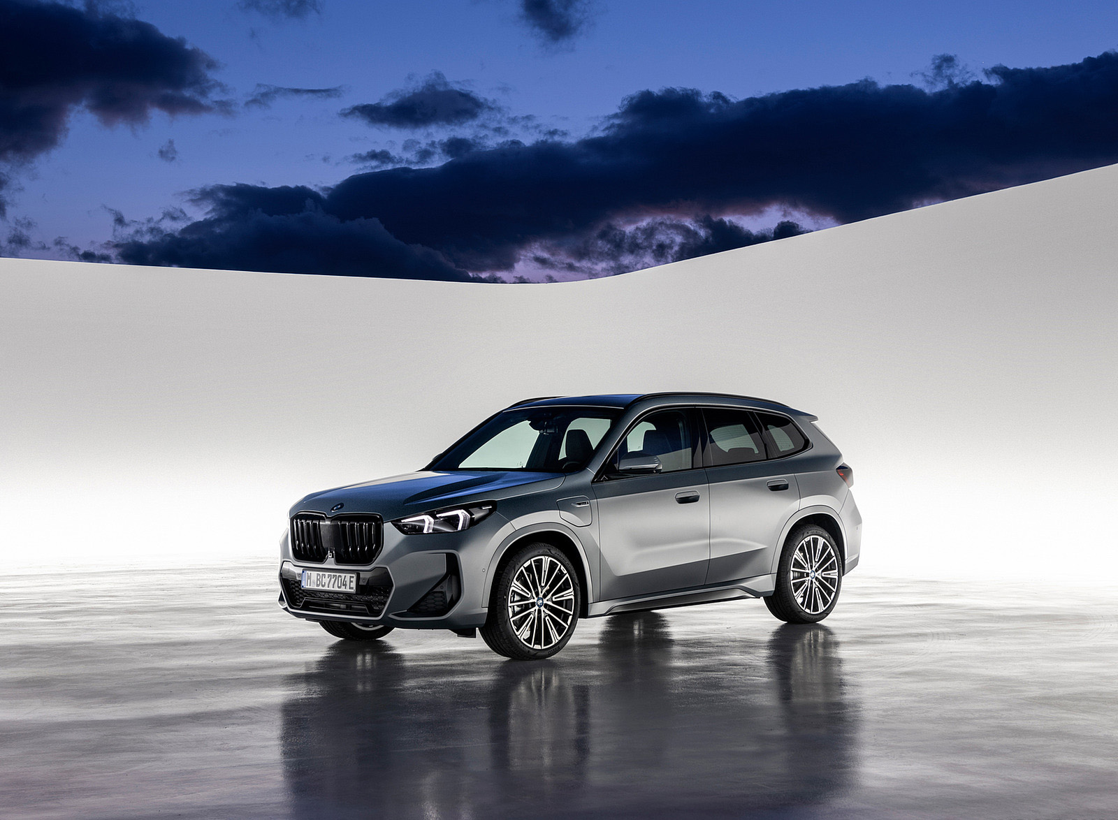 2023 BMW X1 xDrive30e Front Three-Quarter Wallpapers #18 of 175