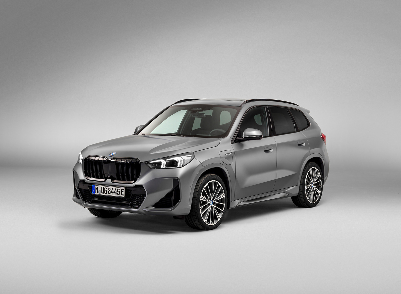 2023 BMW X1 xDrive30e Front Three-Quarter Wallpapers #87 of 175