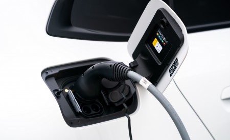 2023 BMW i4 eDrive40 (UK-Spec) Charging Connector Wallpapers 450x275 (18)