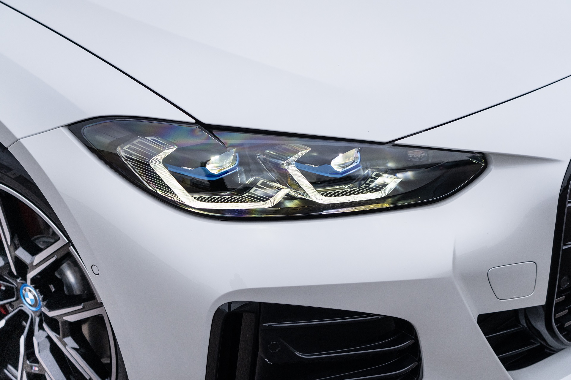 2023 BMW i4 eDrive40 (UK-Spec) Headlight Wallpapers #15 of 34