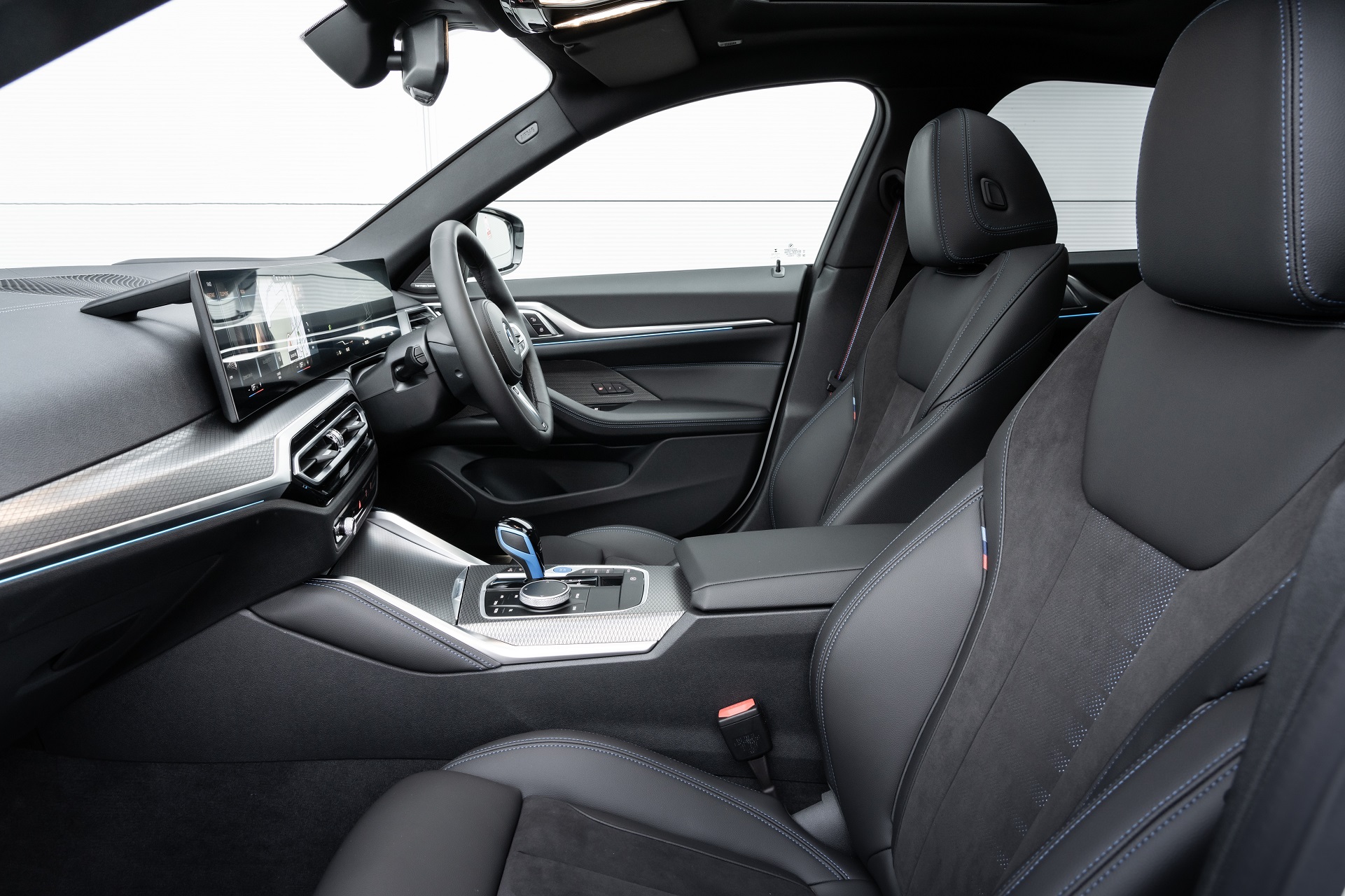 2023 BMW i4 eDrive40 (UK-Spec) Interior Front Seats Wallpapers #31 of 34