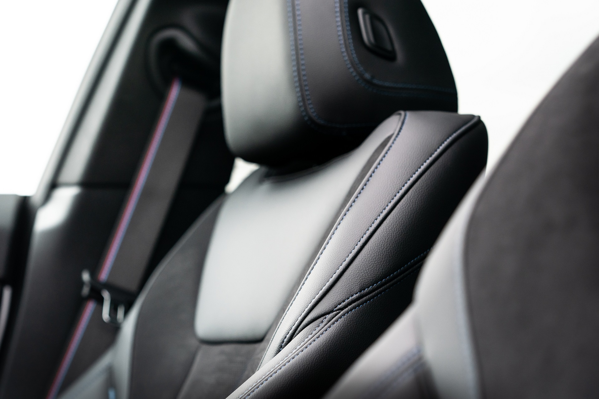 2023 BMW i4 eDrive40 (UK-Spec) Interior Seats Wallpapers #32 of 34