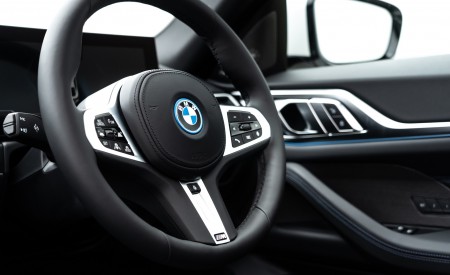 2023 BMW i4 eDrive40 (UK-Spec) Interior Steering Wheel Wallpapers 450x275 (21)