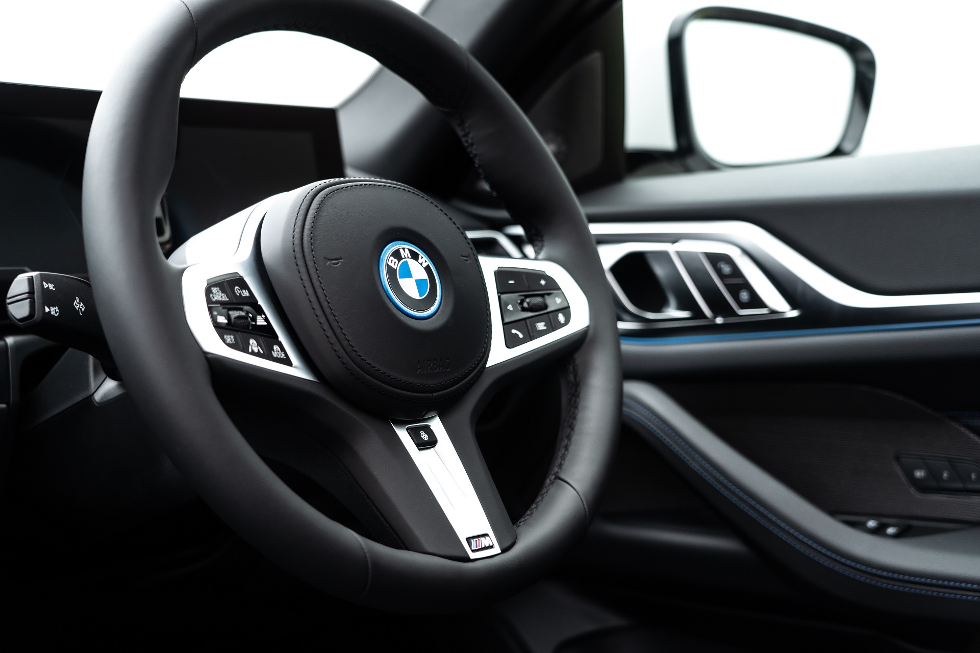 2023 BMW i4 eDrive40 (UK-Spec) Interior Steering Wheel Wallpapers #21 of 34