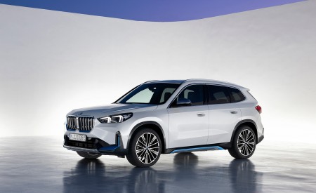 2023 BMW iX1 xDrive30 Front Three-Quarter Wallpapers 450x275 (52)