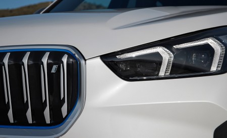 2023 BMW iX1 xDrive30 Headlight Wallpapers 450x275 (43)