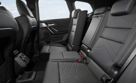2023 BMW iX1 xDrive30 Interior Rear Seats Wallpapers  450x275 (145)