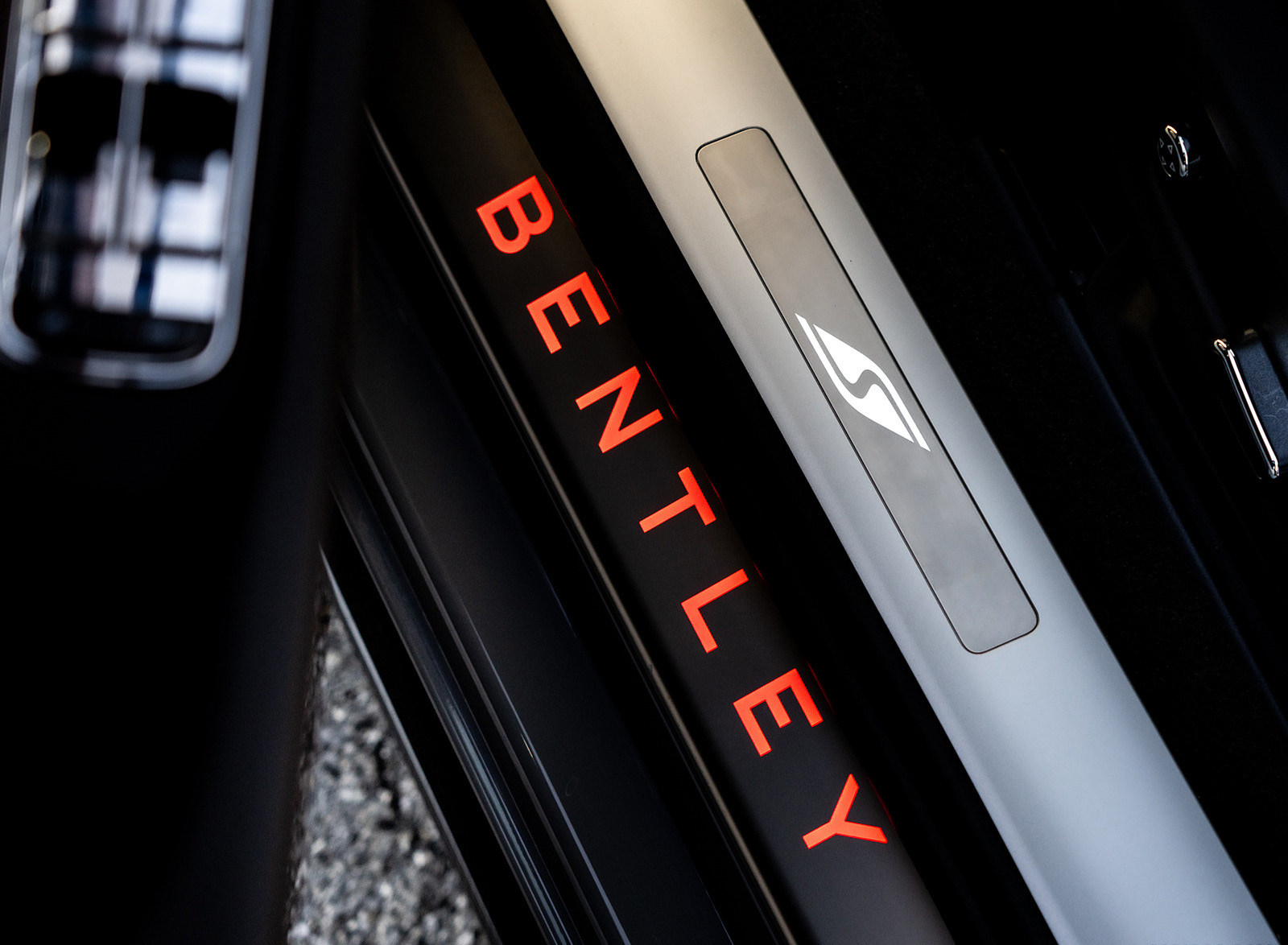 2023 Bentley Continental GTC S Door Sill Wallpapers (6)
