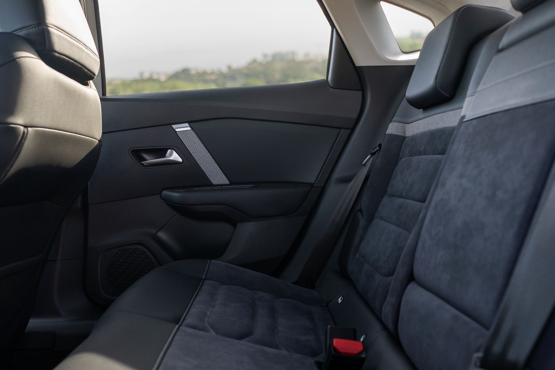 2023 Citroen e-C4 X Interior Rear Seats Wallpapers #59 of 63