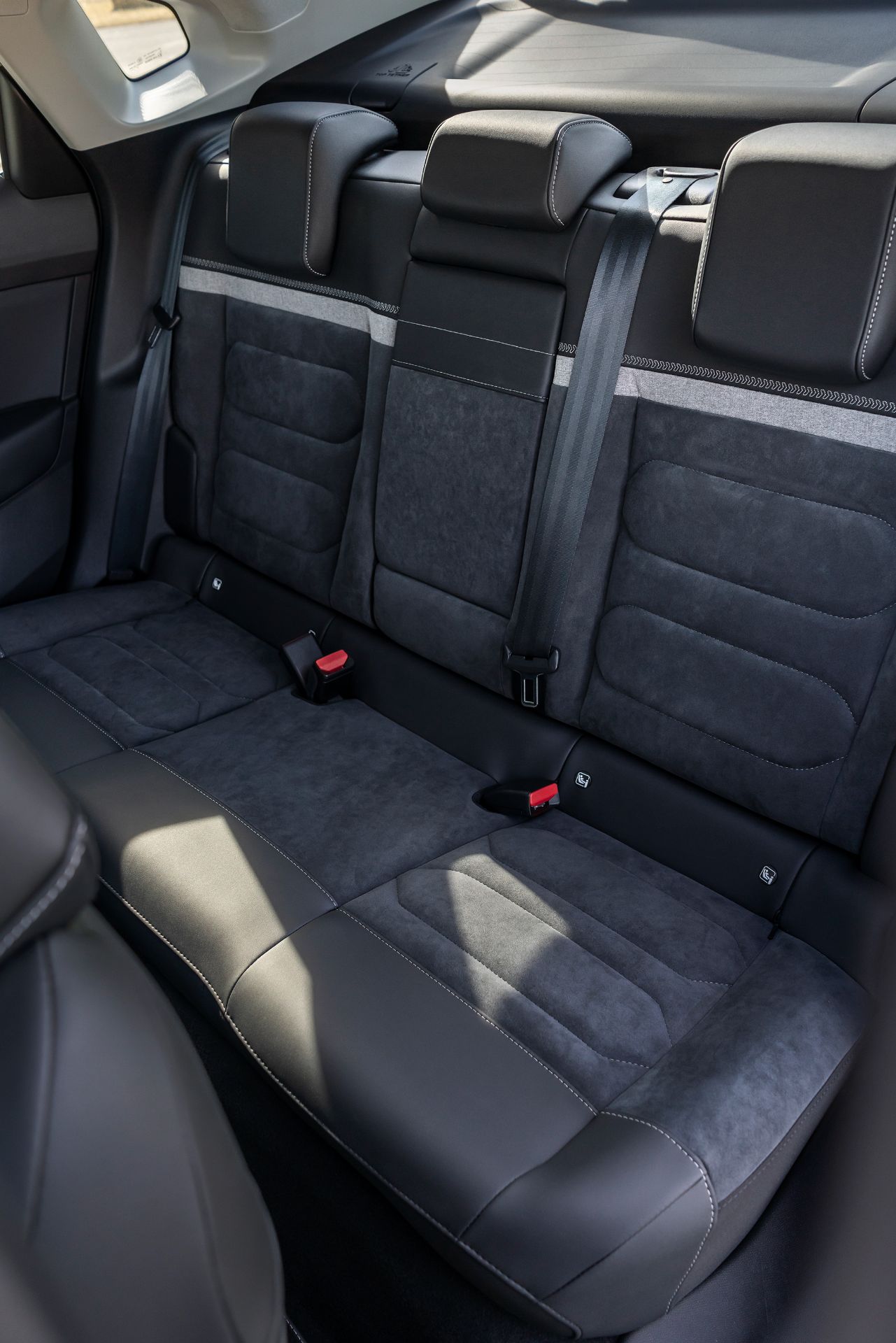 2023 Citroen e-C4 X Interior Rear Seats Wallpapers #58 of 63