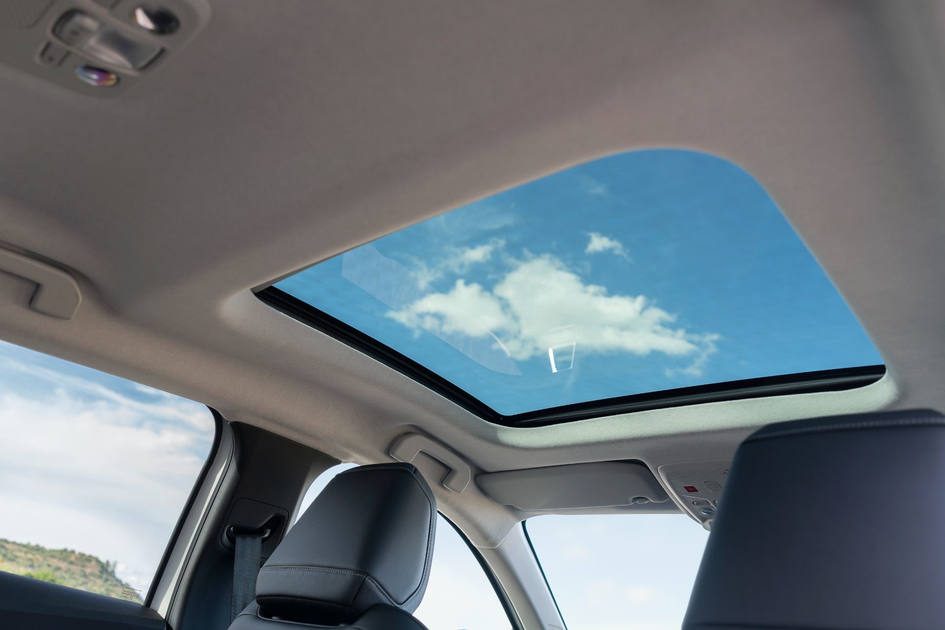 2023 Citroen e-C4 X Panoramic Roof Wallpapers #54 of 63