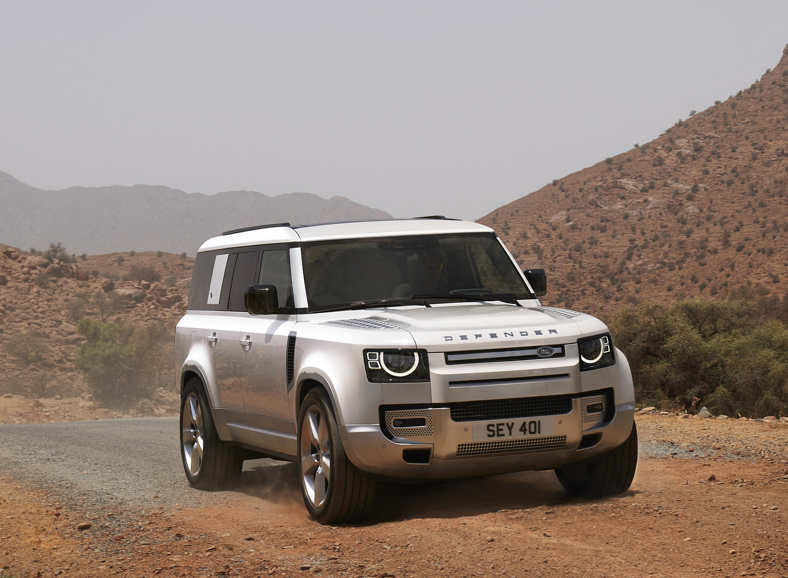 2023 Land Rover Defender 130 Front Three-Quarter Wallpapers (1)
