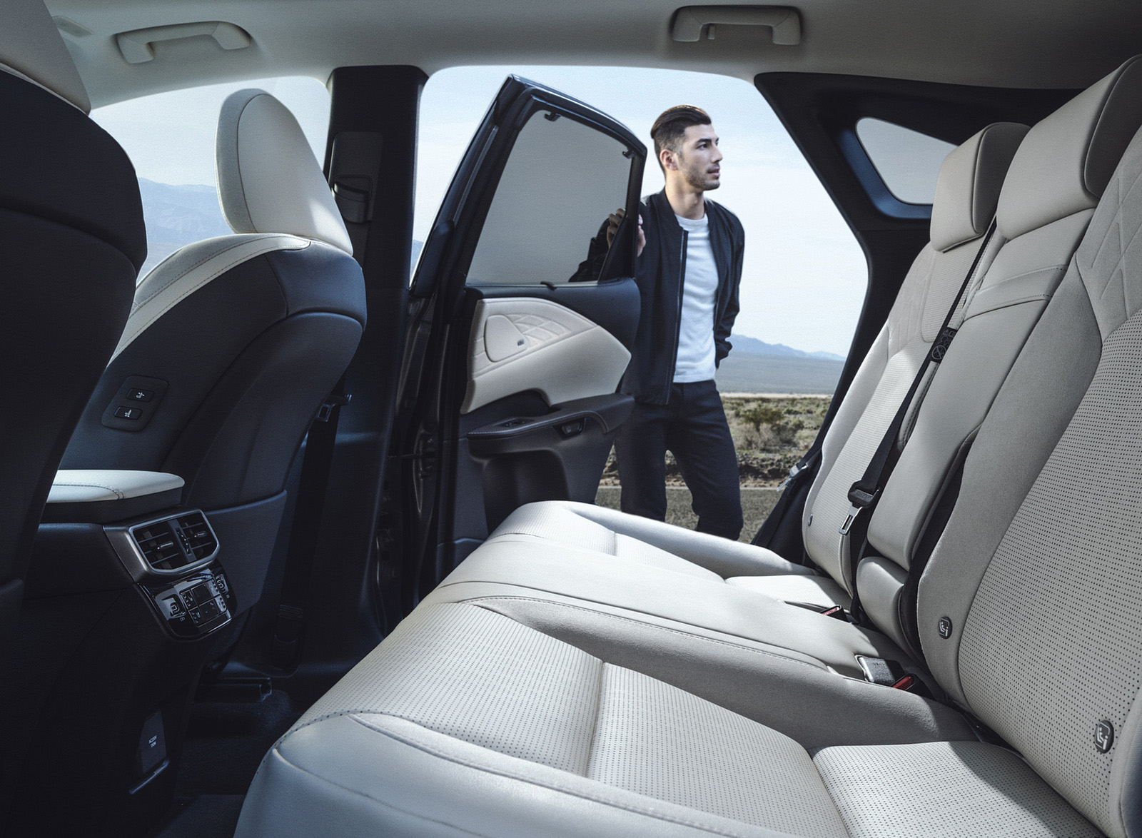 2023 Lexus RX 350 Interior Rear Seats Wallpapers #34 of 42