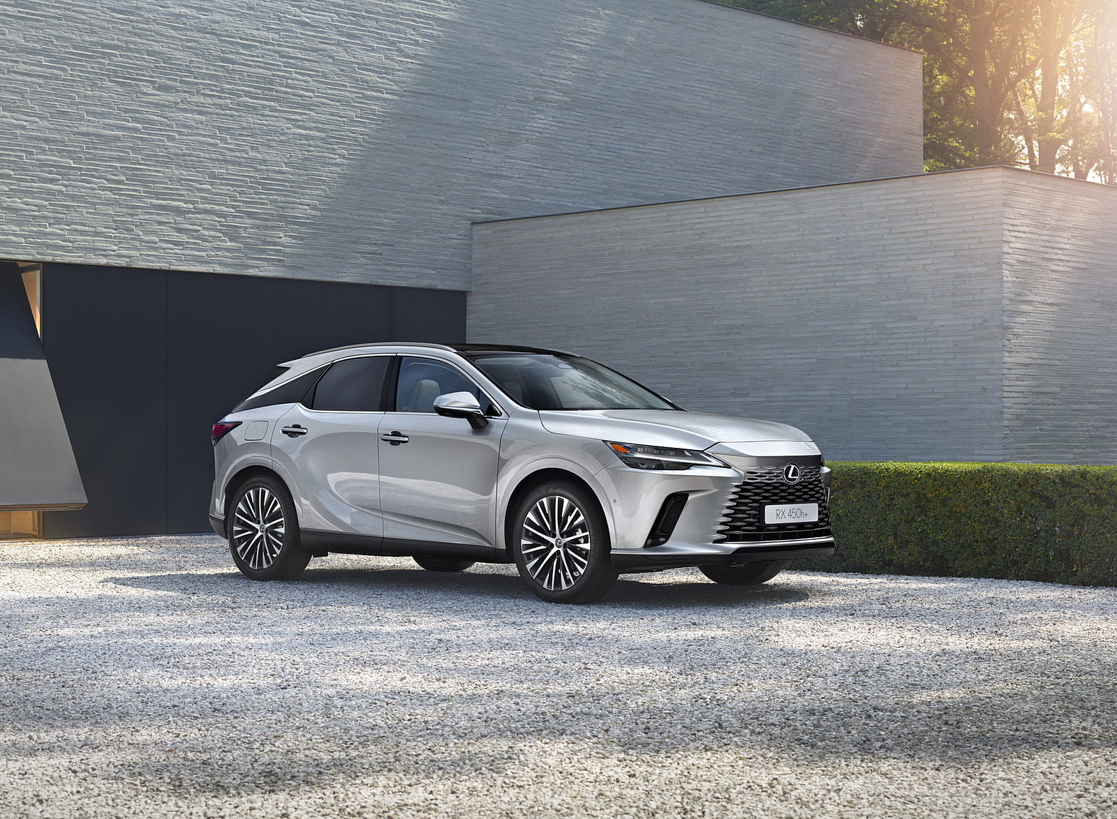 2023 Lexus RX 450h (Color: Sonic Silver) Front Three-Quarter Wallpapers #55 of 63