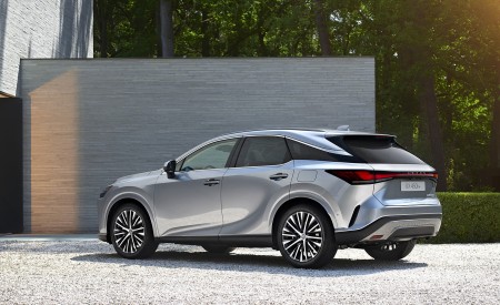 2023 Lexus RX 450h (Color: Sonic Silver) Rear Three-Quarter Wallpapers 450x275 (56)