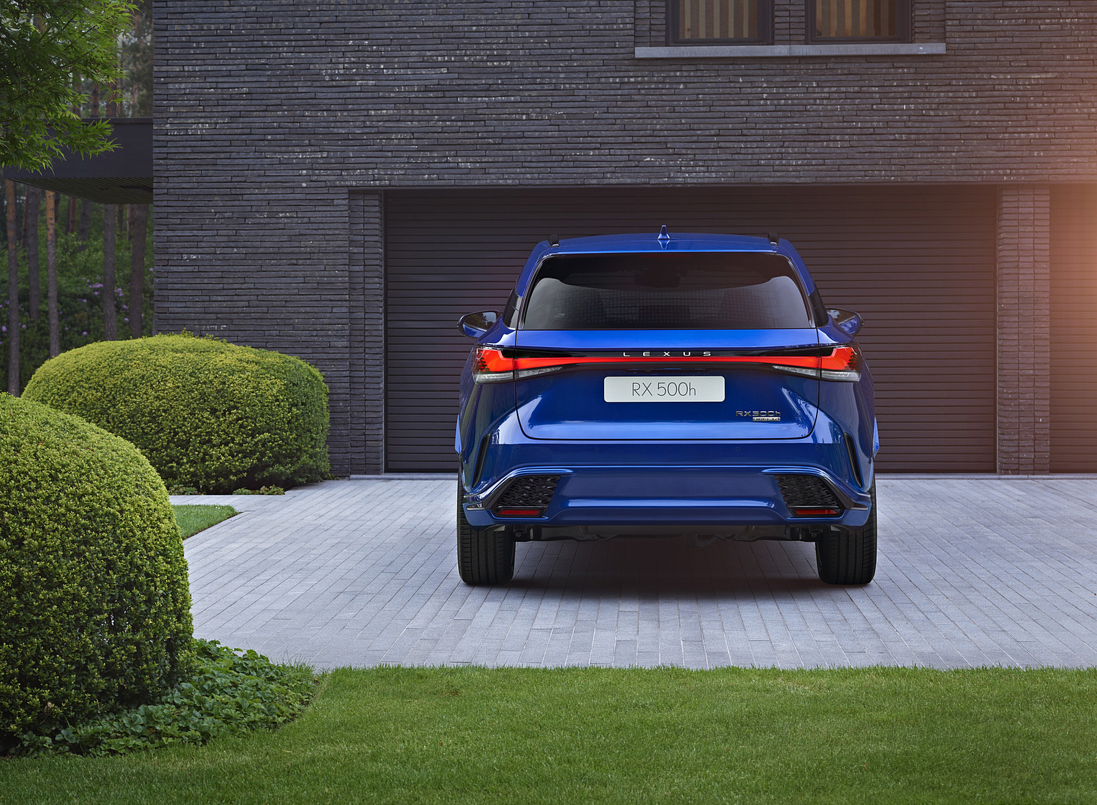 2023 Lexus RX 500h (Color: Heat Sapphire Blue) Rear Wallpapers #34 of 66